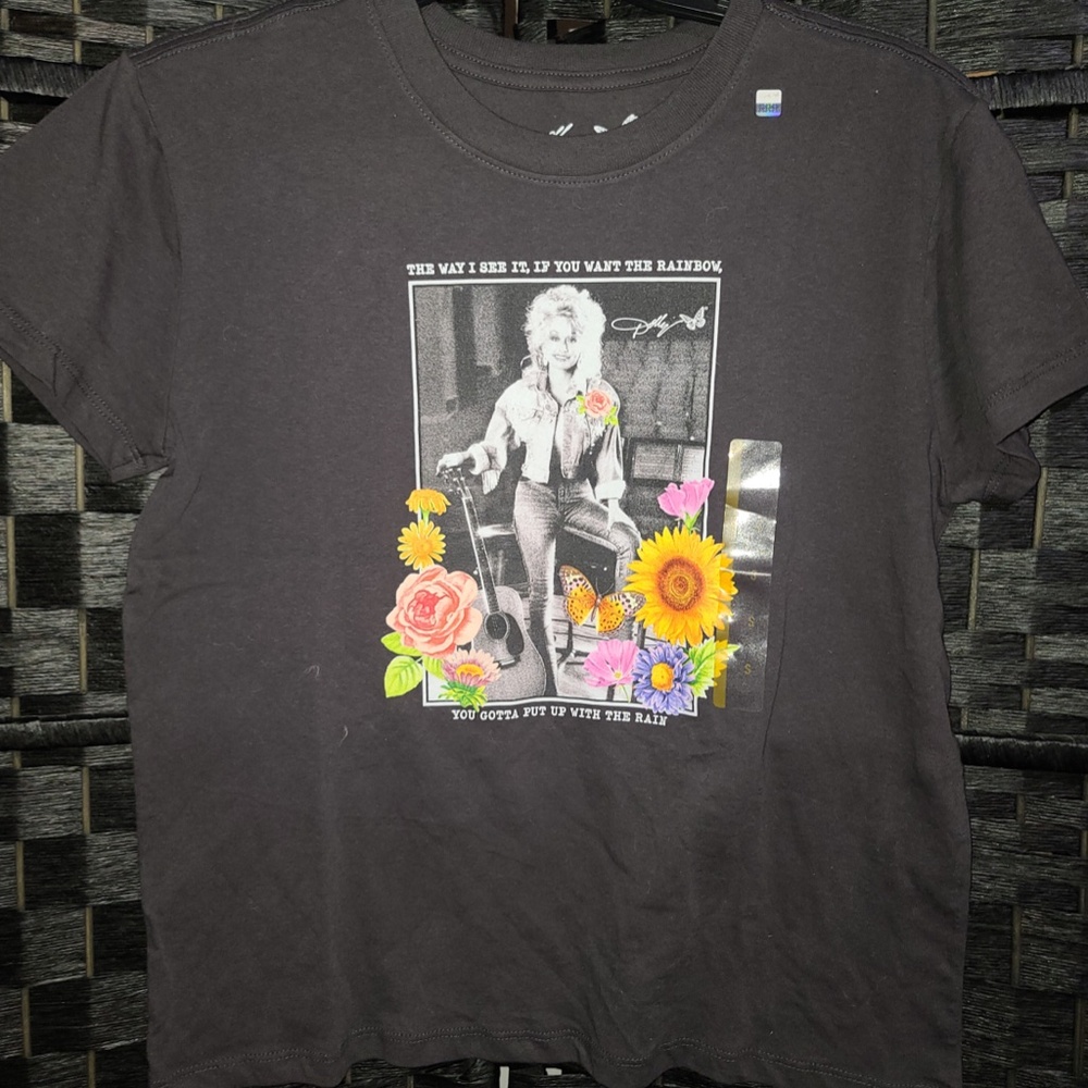 Dolly Parton T-Shirt With Short Sleeves size small - New